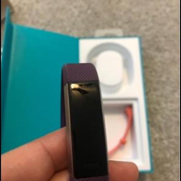 FitBit Alta HR size small with box and bands - Picture 4 of 5